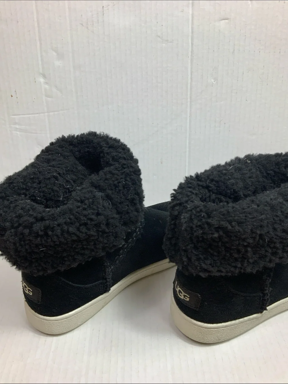 Women’s UGG Reyes Black Sneaker Boots Cozycore Athleisure Winter Shoes Size 7
